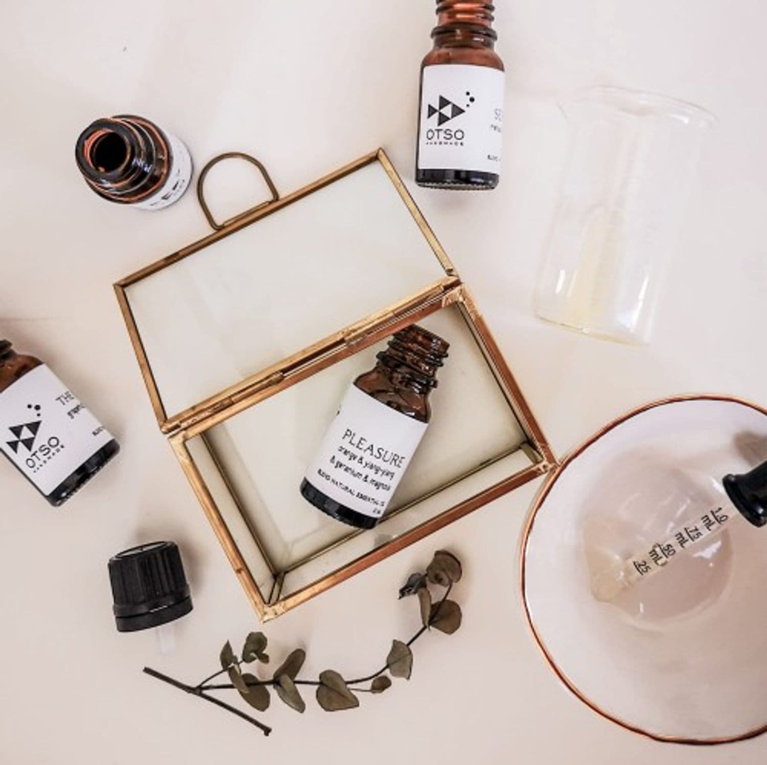 Blend naturalnych olejków eterycznych PLEASURE - naturalny olejek - autorska kompozycja aromaterapeutyczna - 10 ml