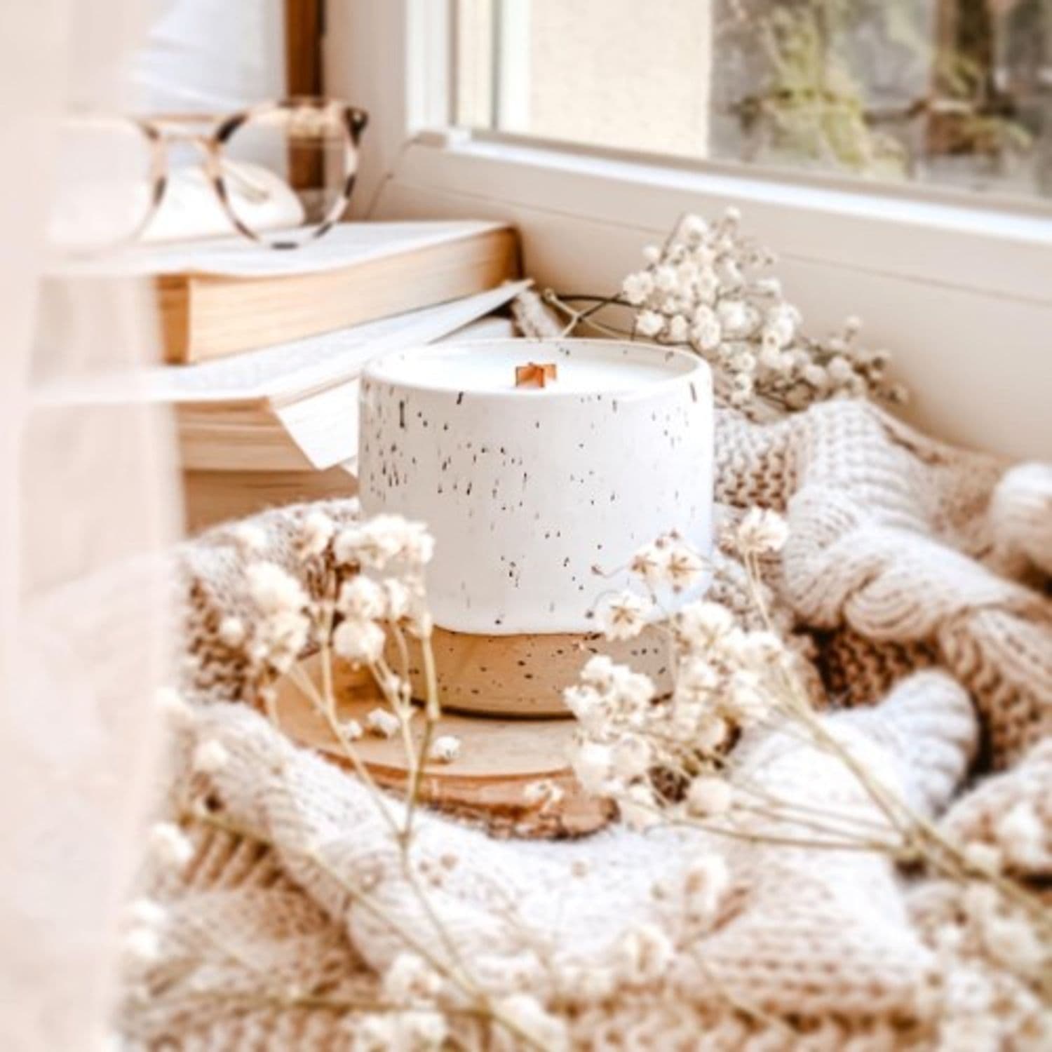 ŚWIECA SOJOWA W CERAMICE "WHITE & SAND" - naturalna świeca zapachowa - świeca sojowa zapachowa 230 ml