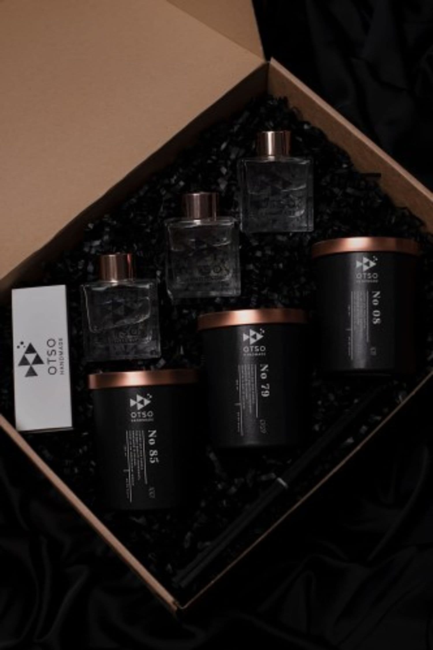 3 x Świeca i 3 x dyfuzor - zestaw prezentowy czarny i złoty - zestaw 3 świec sojowych po 280 ml i 3 dyfuzorów z patyczkami po 100 ml
