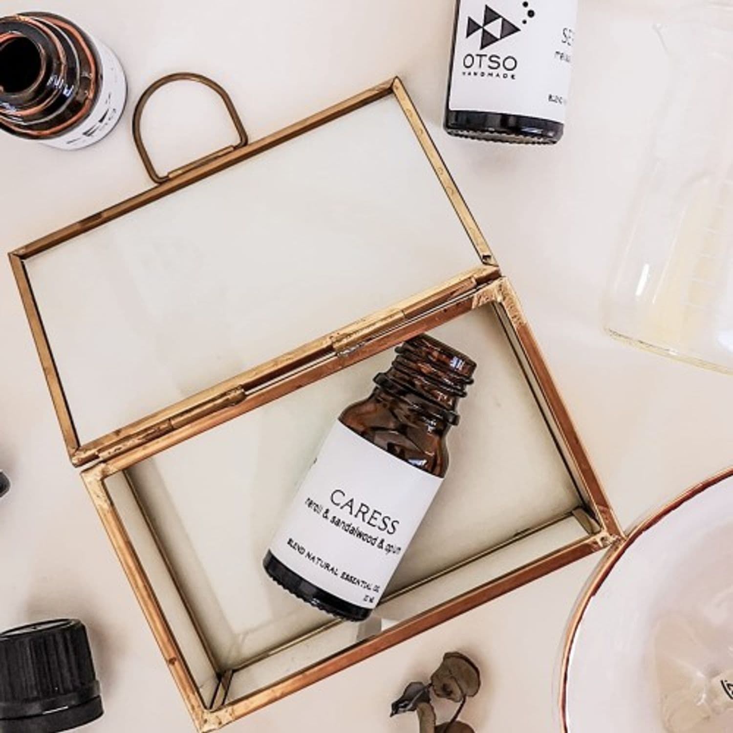 Blend naturalnych olejków eterycznych CARESS - naturalny olejek - autorska kompozycja aromaterapeutyczna - 10 ml