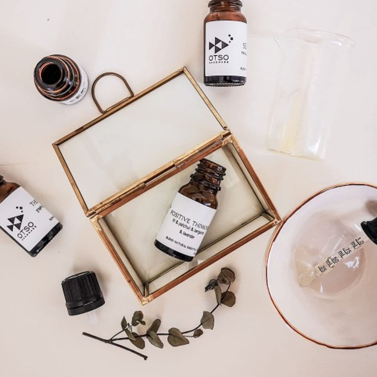 Blend naturalnych olejków eterycznych POSITIVE THINKING - naturalny olejek - autorska kompozycja aromaterapeutyczna - 10 ml